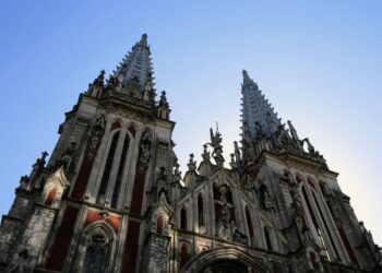 “Єдиний справжній союзник – Бог”. Римо-католики просять передати їм Миколаївський костел у Києві