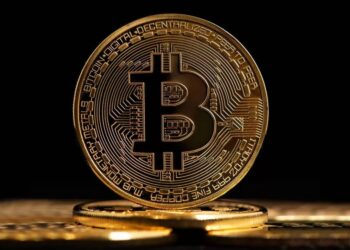 Біткойн падає після рішення Трампа створити державний резерв криптовалюти |