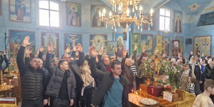 Буковинські парафіяни звернулися до Венса щодо “фальшивих зборів” за релігійний перехід, однак тепер назвали це помилкою