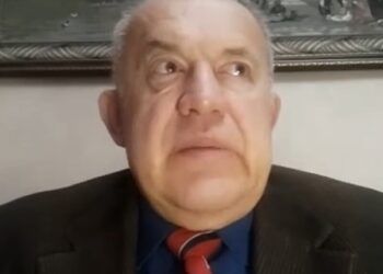 Колишній викладач КНУ, який говорив про “голодних” до чоловіків українок, намагається поновитися через суд