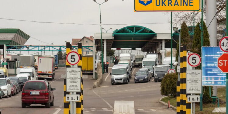 Мінкульт відновлює видавання рекомендаційних листів для виїзду артистів за кордон, але не для всіх