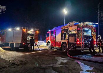 На Бучанщині рятувальники ліквідували загорання складського приміщення