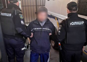 На Київщині чоловік облив співмешканку керосином і підпалив: жінка в лікарні