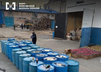 На Київщині викрили священників, які налагодили підпільне виробництво алкоголю