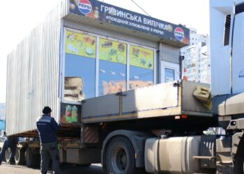 Незаконні МАФи прибирають в Оболонському районі | ПРО ГОЛОВНЕ