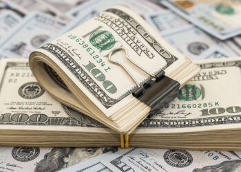 Рекордне здешевшання долара: що спричинило падіння курсу американської валюти |