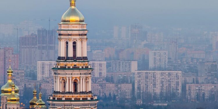 Різке похолодання, дощі й мокрий сніг. Синоптикиня розповіла про прогноз погоди у вихідні