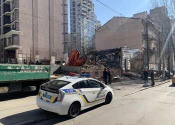 Садибу Зеленських знову зносять | ПРО ГОЛОВНЕ