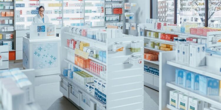 Список ліків, на які треба знизити ціну, мають формувати лікарі й пацієнти, а не виробники – економіст