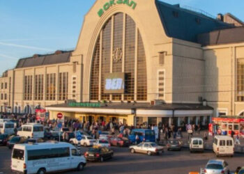 У Києві облаштують безбар’єрний маршрут до метро Виставковий центр | ПРО ГОЛОВНЕ