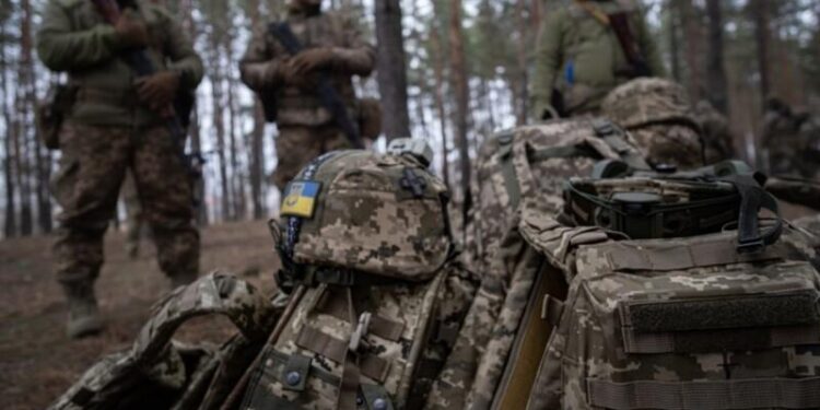 У Львові люди у військовій формі винесли із заднього входу супермаркету чоловіка. У ТЦК прокоментували