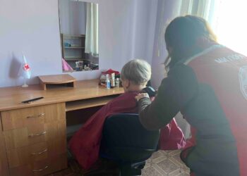 У Обухові запрацювала соціальна перукарня