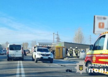 У Вишневому перекинулася маршрутка із пасажирами