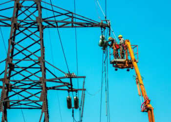 За останню добу енергетики ДТЕК повернули світло понад 33 тис. сімей Донецької і Дніпропетровської областей