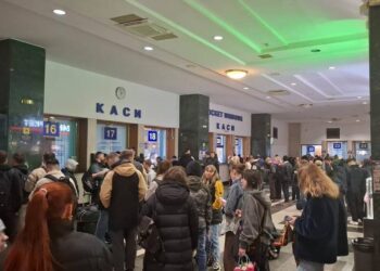 Збій онлайн-сервісів “Укрзалізниці” триває другу добу. У компанії заявили про кібератаку