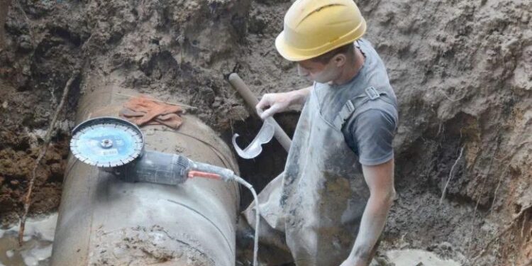 Аварія на центральному водопроводі: частина Обухова залишилась без води
