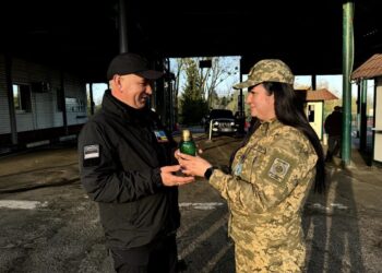 Благодатний вогонь із Єрусалима прибув в Україну