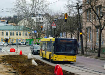 Будівництво велодоріжок та розширювання проїзжджої частини почалося на вулиці Стеценка | ПРО ГОЛОВНЕ