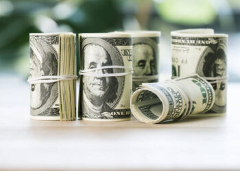 Долар продовжує різко йти до низу — FT |