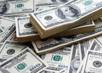 Долар впав до трирічного мінімуму на тлі нових нападок Трампа на главу ФРС |