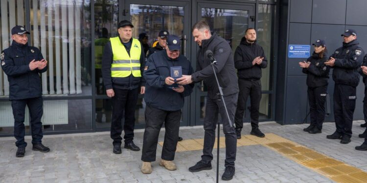 Говарду Баффету вручили нагрудний знак “За заслуги перед Київщиною”