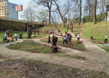 Молоді дерева та кущі висадили у Києві під час толоки | ПРО ГОЛОВНЕ