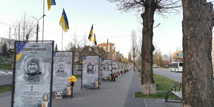 На Алеї Пам’яті в Обухові з’явилися нові портрети полеглих захисників