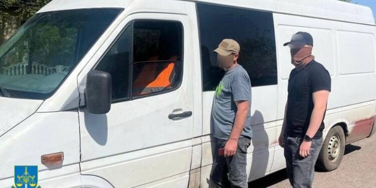 На Київщині затримали чоловіка за організацію незаконного переправлення військовозобов’язаного через кордон