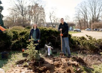 На ВДНГ створили Сад кохання з історіями 50 пар | ПРО ГОЛОВНЕ