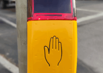 Нові кнопки виклику зеленого світла зі звуковим сигналом встановлюють у Києві | ПРО ГОЛОВНЕ