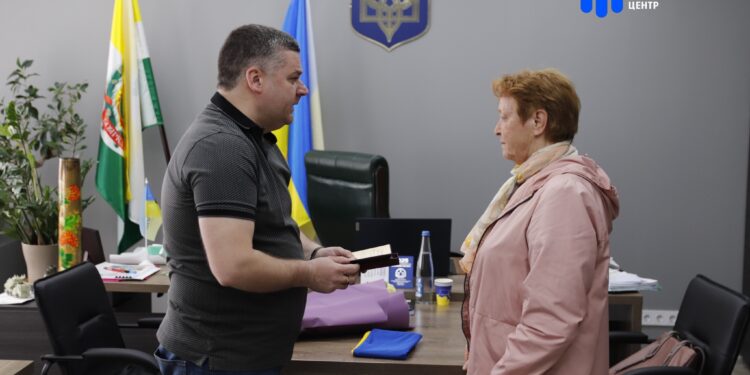 Орден “За мужність” матері загиблого Героя передаали у Борці