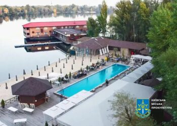 Ресторан на березі Дніпра незаконно збудував киянин — прокуратура подала позов | ПРО ГОЛОВНЕ