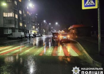 Смертельна ДТП у Вишгороді: водій збив жінку із дитиною