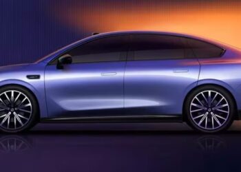 Stellantis представив свій перший седан — АВТО