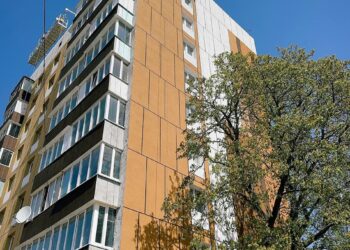 У Бородянці по вул.Великій відновлюють дві багатоповерхівки