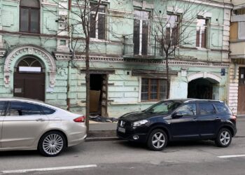 У Києві руйнується будинок математика Дмитра Граве через самовільний ремонт | ПРО ГОЛОВНЕ