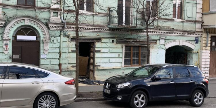 У Києві руйнується будинок математика Дмитра Граве через самовільний ремонт | ПРО ГОЛОВНЕ
