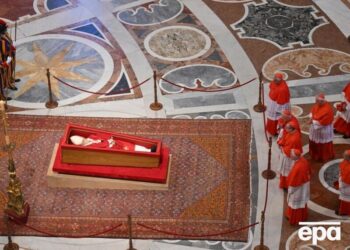 У Ватикані розпочалося триденне прощання з папою Франциском