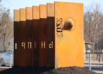 В Ірпені відкрили меморіал і висадили лавандову галявину до річниці деокупації | ПРО ГОЛОВНЕ