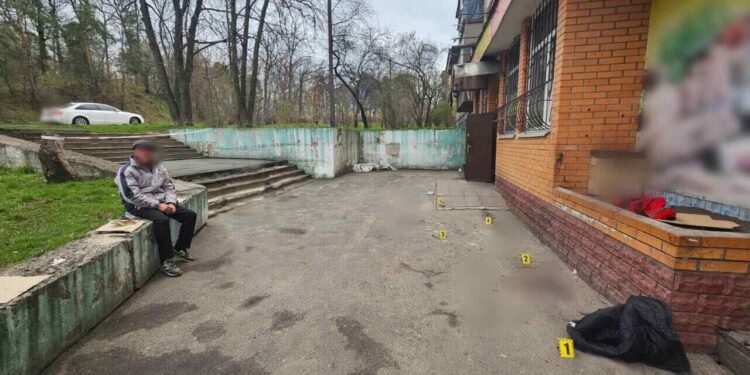 Замість тосту – ножове. У Бучі затримали чоловіка, який завдав ножові поранення знайомому