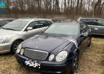 Жителя Київщини судитимуть за контрабанду автівок під виглядом гуманітарної допомоги
