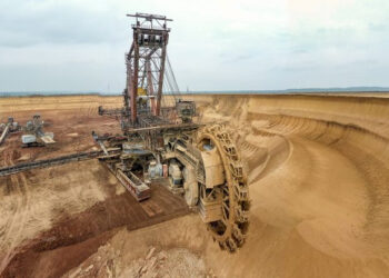 Азербайджанська NEQSOL придбає найбільшого виробника титану в Україні Економіка