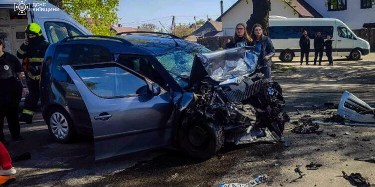 ДТП на Вишгородщині: людей витягували з понівечених автівок