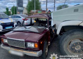 ДТП у Калинівці: вантажівка врізалась у ВАЗ