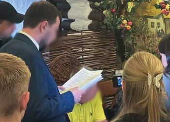 “€10 тис. за людину”. Депутата облради підозрюють у створенні схеми виїзду ухилянтів