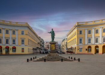 Мерія Одеси збирала до сотні військових у формі одразу після завершення повітряної тривоги – Telegram-канал GANUL