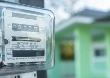 Мільйони за світло – невідомо кому: під Києвом люди роками платять гроші фіктивній організації