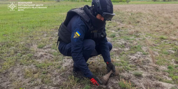 На Київщині чоловік натрапив на міну під час польових робіт