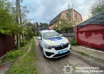 На Київщині чоловік поранив ножем двох знайомих через ревнощі