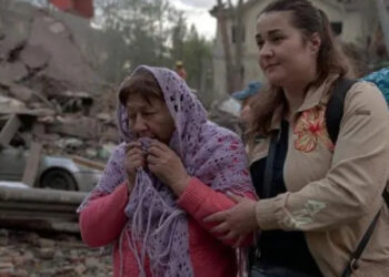 На Святошині активісти ліквідовували наслідки російської атаки | ПРО ГОЛОВНЕ